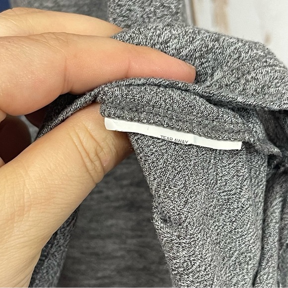 Under Armour, Loose Fit Heat Gear, Red White and Blue. Size XL. Excellent cond! - Picture 4 of 5